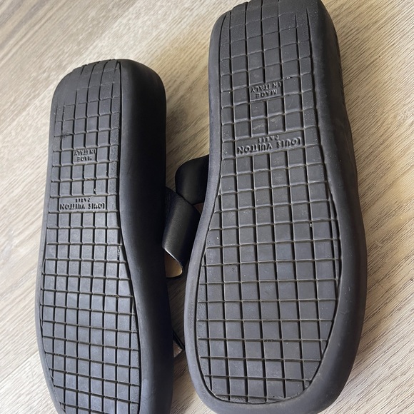 AUTHENTIC LOUIS VUITTON SANDALS - Picture 4 of 12